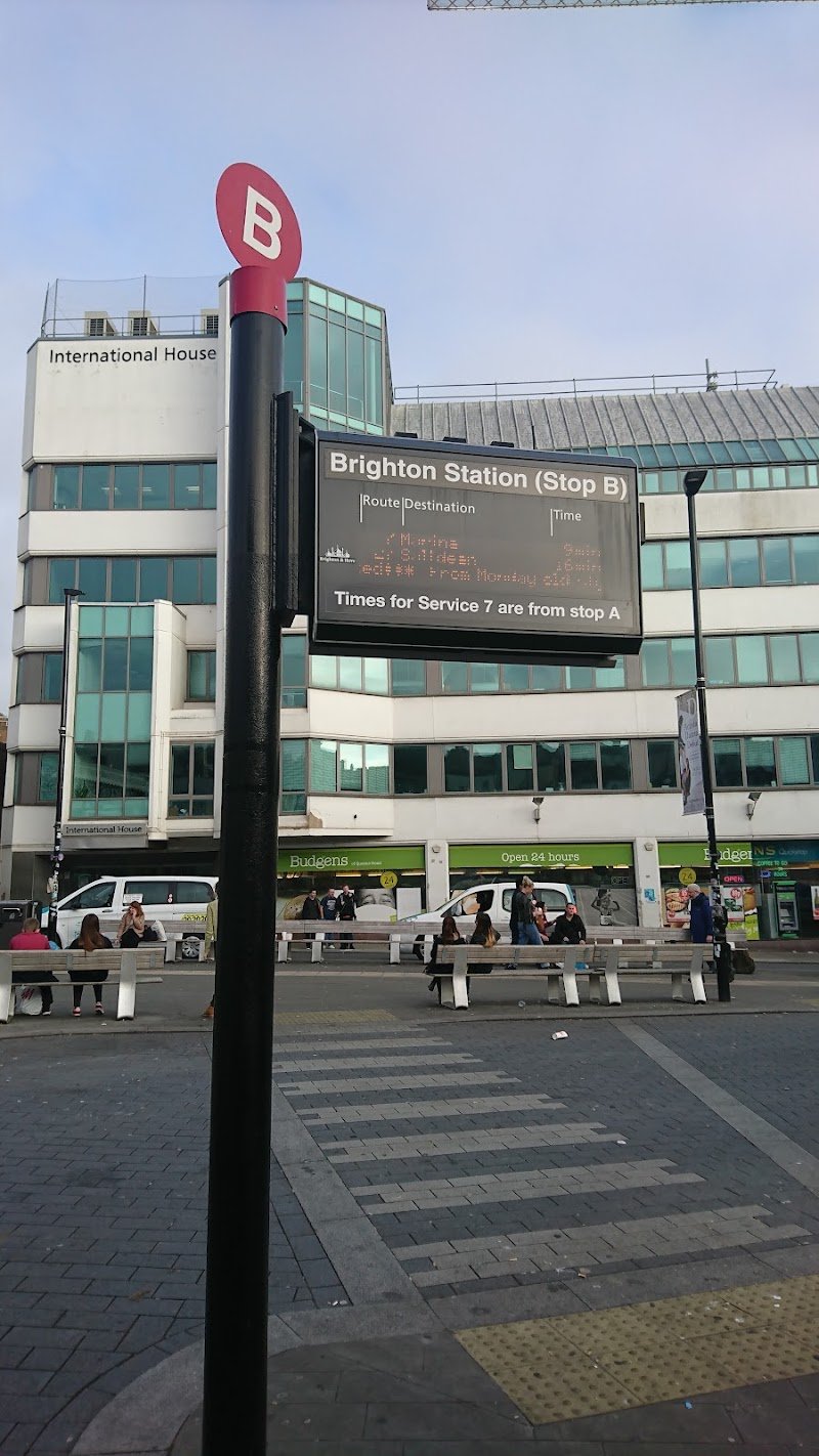 Brighton Station (Stop B2)