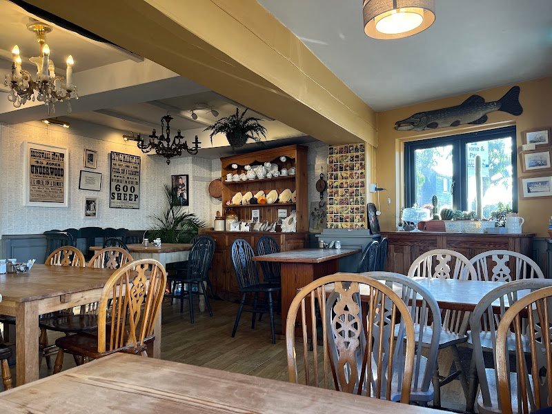 Cafe On The Quay