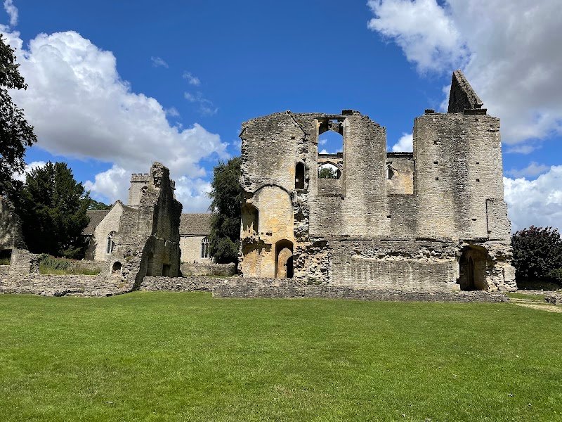 Minster Lovell Hall & Dovecote