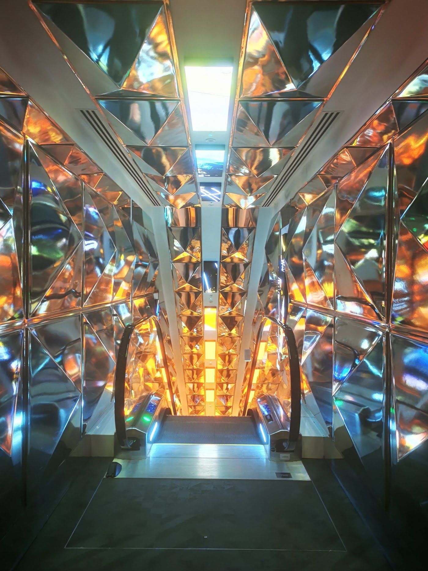 Frameless Immersive Art Experience