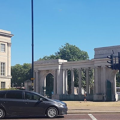 HYDE PARK CORNER STATION (Stop 13)