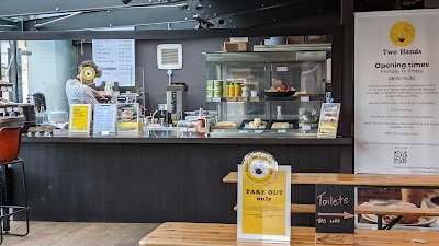 Two Hands Café