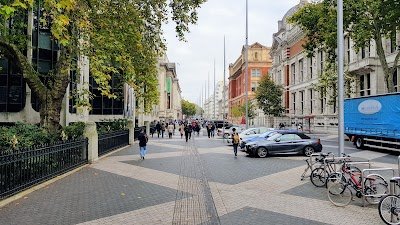 South Kensington Museums (Stop L)